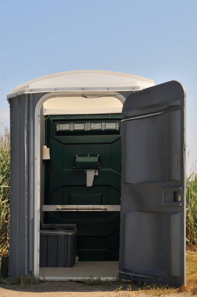 Porta potty delivery and setup in Pine Canyon, CA